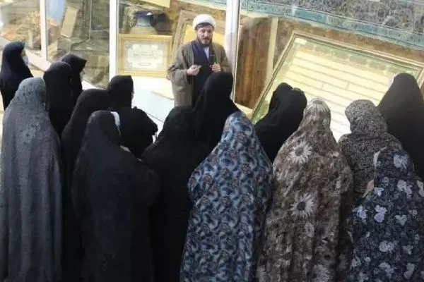 Bir grup Ehli Sünnet kadın Hz. Masume'nin haremini ziyaret etti