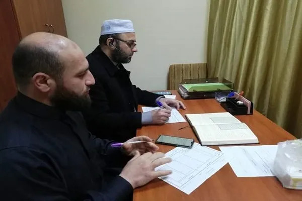 تكريم حافظة للقرآن كاملاً في منطقة 