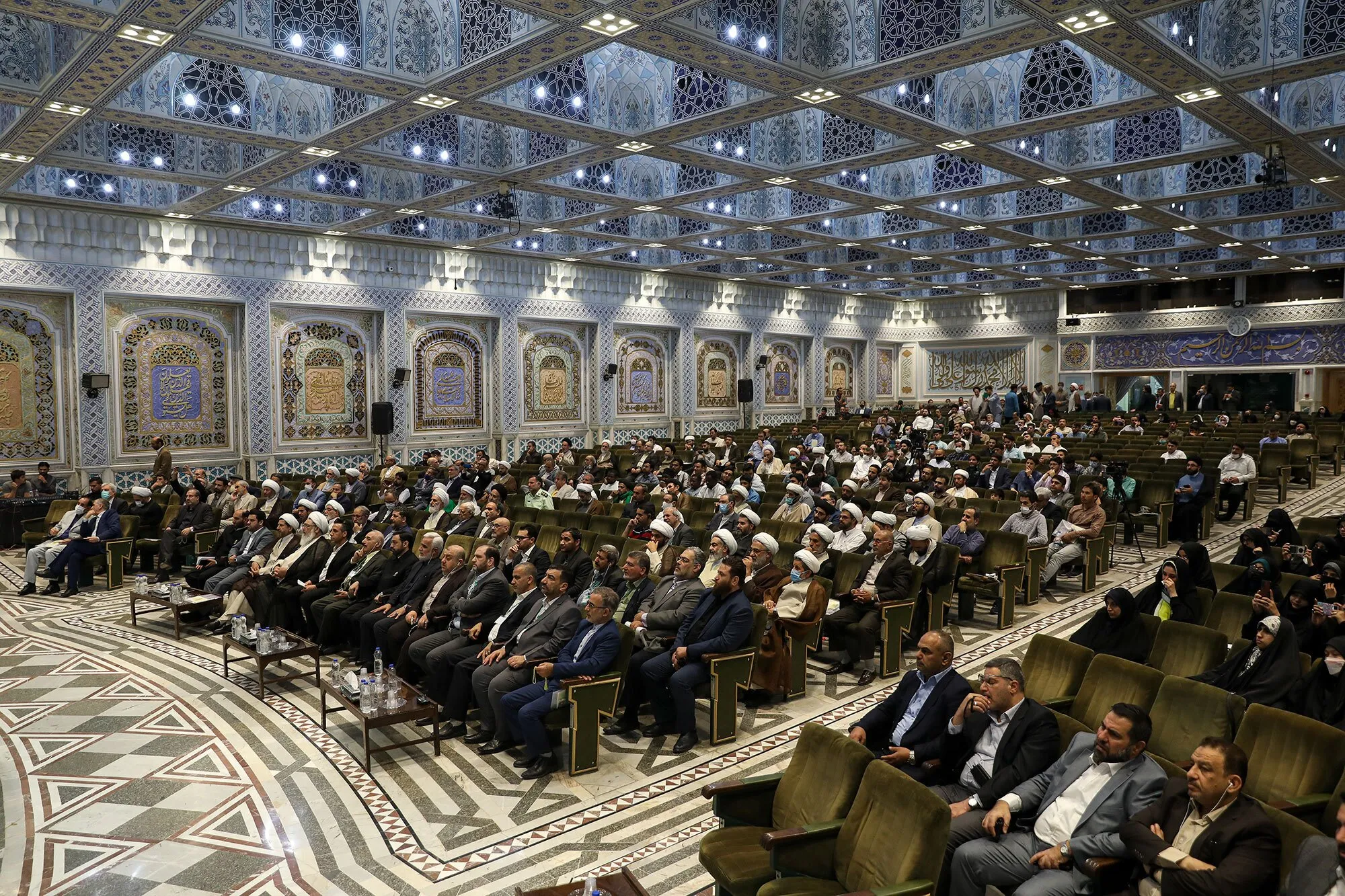 Interfaith Dialogue Meeting Wraps Up in Mashhad