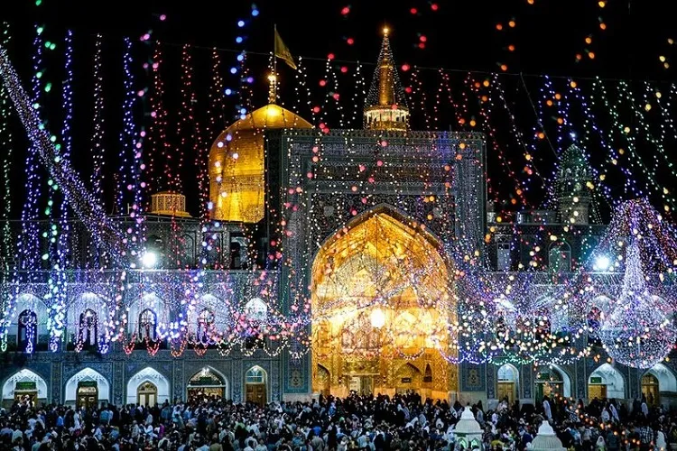 همه از عشق او می‌گویند / با یکدیگر مهربان‌تر باشیم