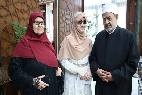 شیخ الازهر از حافظ روشندل مصری تجلیل کرد