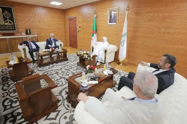 Les recteurs des grandes mosquées de Paris et d'Alger se rencontrent