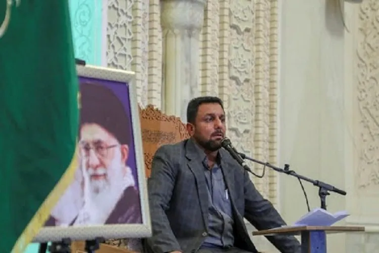 لاله‌گردانی و اقامه نماز جماعت ظهر اربعین در بین‌الحرمین شیراز
