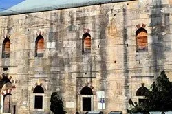 Une banderole anti-islam devant une mosquée de Grèce