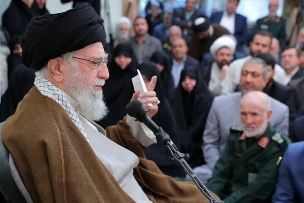 قائد الثورة الإسلامية الإیرانیة: النصر حليف جبهة المقاومة