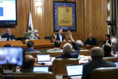 تحویل سند تحول مدیریت شهری شهردار تهران به شورای شهر