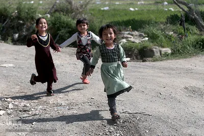 توزیع بسته های غذایی هم نمک میان اتباع خارجی نیازمند در روستای «سلمان آباد» کهریزک