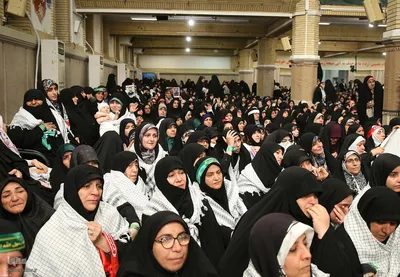 دیدار پیشکسوتان و فعالان دفاع مقدس و مقاومت با رهبر انقلاب