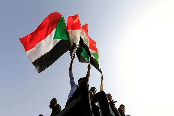 نخست‌وزیر سودان توافق جدایی دین از دولت را امضا کرد