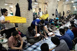 مراسم معنوی اعتکاف در مسجد جامع بازار تهران