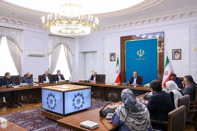 برنامه‌های دولت را با وجود انبوه مشکلات داخلی و خارجی پیش برده‌ایم