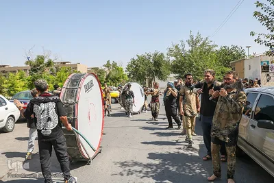 آیین «گل‌مالی» صبح عاشورا در فولادشهر اصفهان