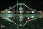 Mesquita Jamkaran Iluminada para o Eid de Meio de Shaaban
