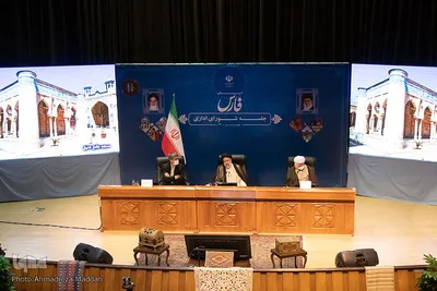 جلسه شورای اداری و نشست خبری رئیس جمهور در شیراز‎‎