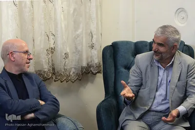 دیدار جمعی از نمایندگان جامعه قرآنی با خانواده شهید حمیدرضا اسداللهی، از شهدای مدافع حرم در حلب سوریه