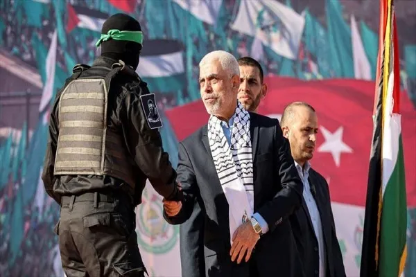 Brigadas Al-Qassam juran lealtad al nuevo líder de HAMAS, Yahya Sinwar
