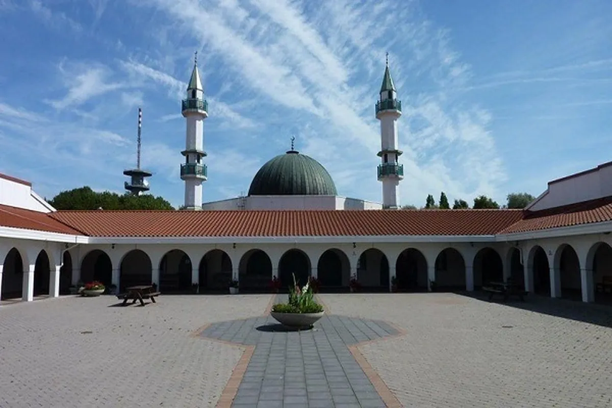 Peluncuran Kampanye “Kalian Bakar Alquran; Kami Bangun Masjid” di Swedia