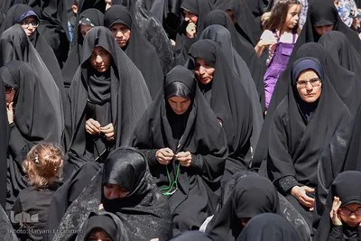 اقامه نماز ظهر عاشورا در تبریز
