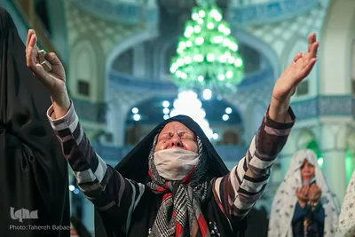 لحظه تحویل سال ۱۴۰۱ در حرم حضرت عبدالعظیم (ع)