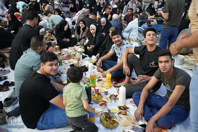 سفره‌های افطاری در جوار آستان علوی