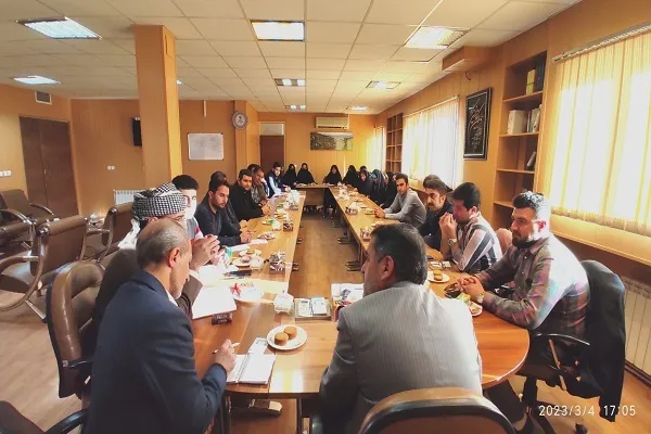 جوانان از مسئولان مطالبه‌گری کنند