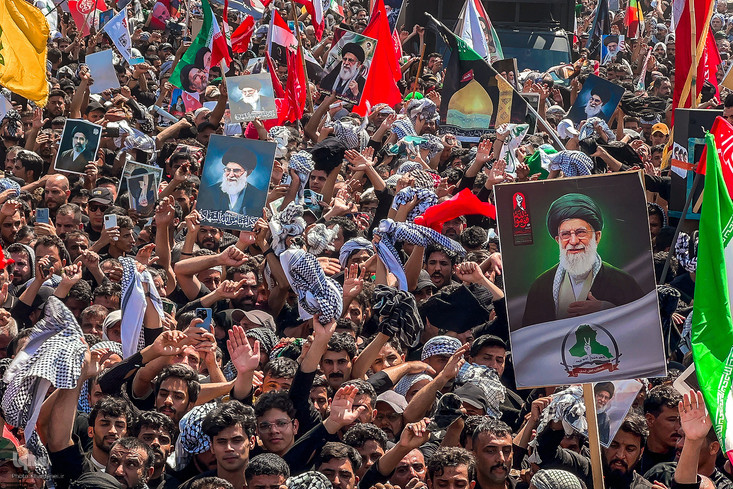 نجفِ اشرف میں شہیدِ انقلاب کے رہبر کے جسدِ مطہر کی عظیم الشان تشییع
