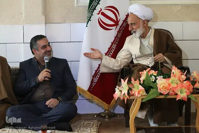از راست آیت‌الله قربانعلی دری نجف‌آبادی، نماینده ولی فقیه در استان مرکزی و امام جمعه اراک و احمد ابوالقاسمی، مدیر رادیو قرآن