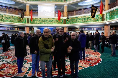 تشییع پیکر جهادگر تهرانی امیرمحمد اژدری بر روی دستان مردم 