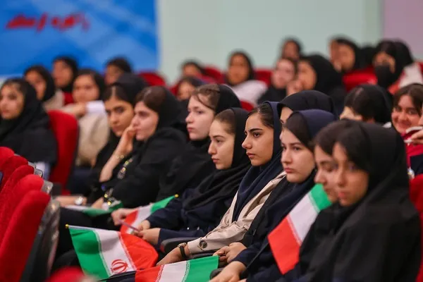 گشایش نمایشگاه «مدرسه انقلاب» در تبریز