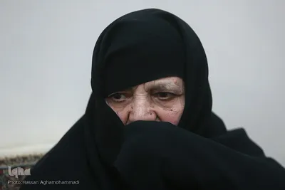 حضور جمعی از جامعه قرآنی در منزل مرحوم استاد عباس رنجبر، پیشکسوت قرآنی