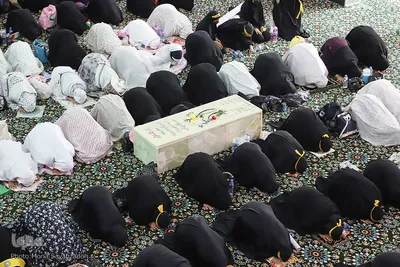 اقامه نماز وحدت دانش‌آموزی در یادمان شهید علی هاشمی