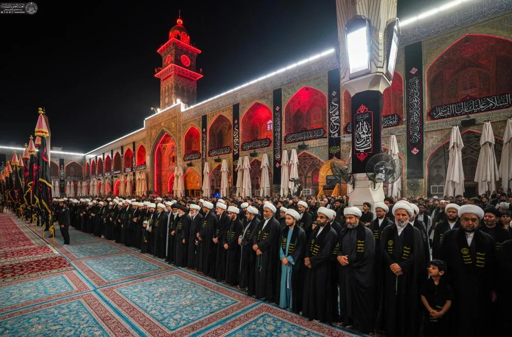 تقریر مصور | رفع راية الحزن في النجف إيذاناً ببدء مراسم العزاء في ذكرى وفاة النبي(ص)