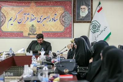 نشست مدیران مرکز امور قرآنی اوقاف با بانوان فعال قرآنی