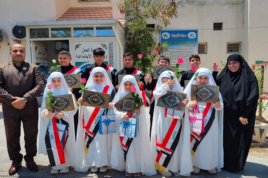 تكريم المتميزين من طلاب الدورات القرآنية الصيفية في العراق + صور