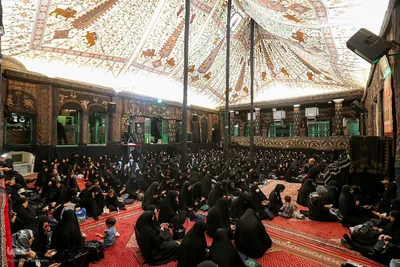 سوگواران حسین(ع) در حسینیه سادات اخوی