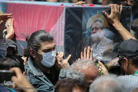 تشییع پیکر هنرمند انقلابی حاج نادر طالب‌زاده