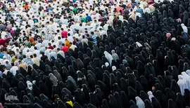 مراسم نماز عید قربان در جوار حرم امام حسین و برادرش عباس (ع)