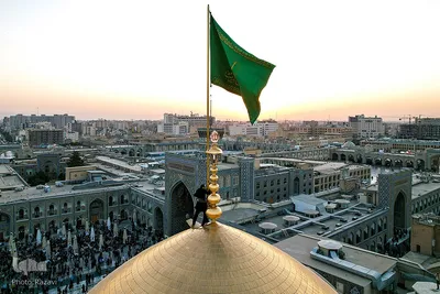 مراسم تعویض پرچم گنبد مطهر حرم امام رضا(علیه‌السلام)