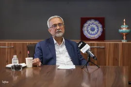 محمد نهاوندیان - سیاستمدار، مدرس دانشگاه و اقتصاددان ایرانی