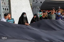 اهتزاز پرچم حضرت سیدالشهدا در میدان امام حسین علیه السلام