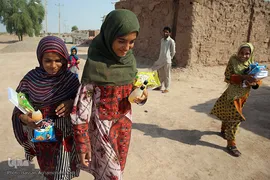 توزیع لوازم التحریر هم نمک در جازموریان