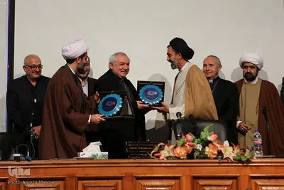 نشست «نظام تربیت دینی در دانشگاه‌ها و حوزه‌های علمیه» با حضور نماینده پاپ