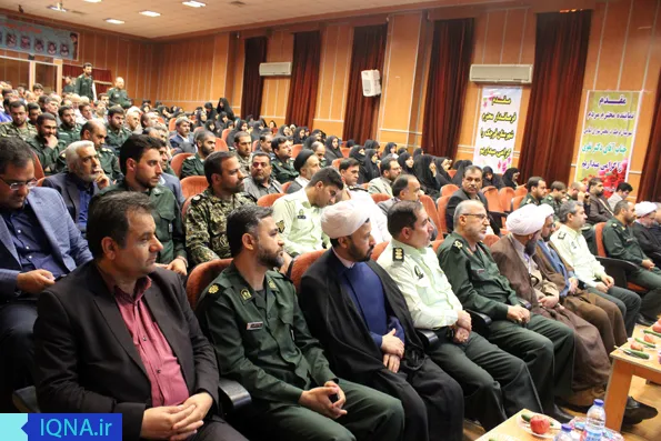 بصیرت مانع برگشت از مسیر حق می‌شود