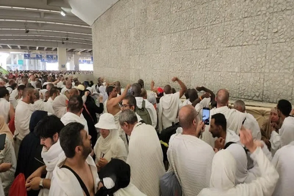 Les pèlerins ont effectué le rituel de Rami Al-Jammarat à Mina+ vidéo