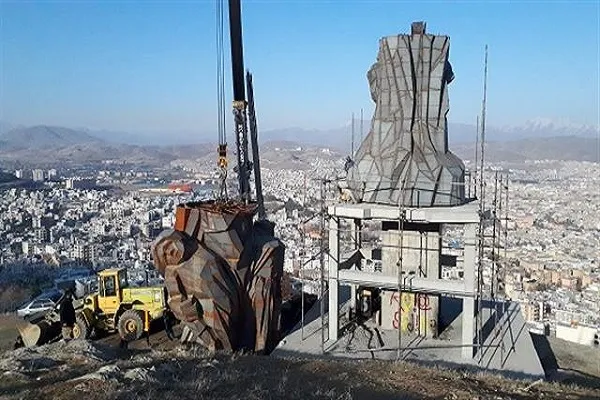 نصب یادبود «ایثار و مقاومت مردم كردستان» در سنندج