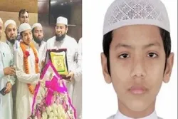 বিশ্বজয়ী বাংলাদেশের খুদে হাফেজ সালেহকে বিমানবন্দরে ফুলেল অভ্যর্থনা