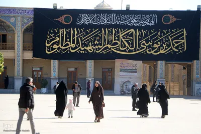 آیین سیاه‌پوشان و تعویض پرچم گنبد حرم حضرت شاهچراغ‌(ع)