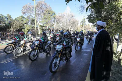 غبارروبی و عطرافشانی گلزار شهدای گمنام شیراز