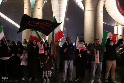 شیراز ایستاده در پای کار انقلاب اسلامی