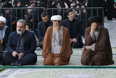 افراشتن پرچم عزا در حرم حضرت معصومه(س)